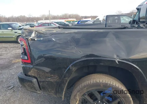 2021 Ram 1500 Laramie 4X4 5'7 Box z USA, uszkodzony, nr VIN 1C6SRFJT3MN743486